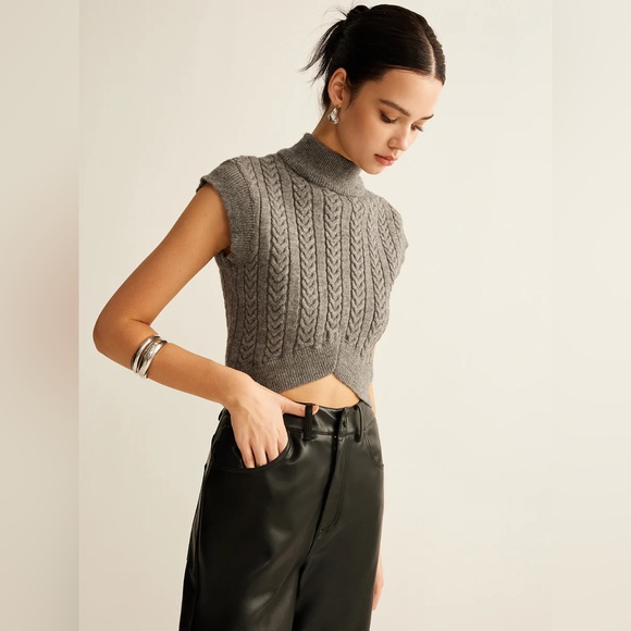 126. Commense Cable-Knit Mock Neck Crop Sweater Vest - Picture 3 of 5